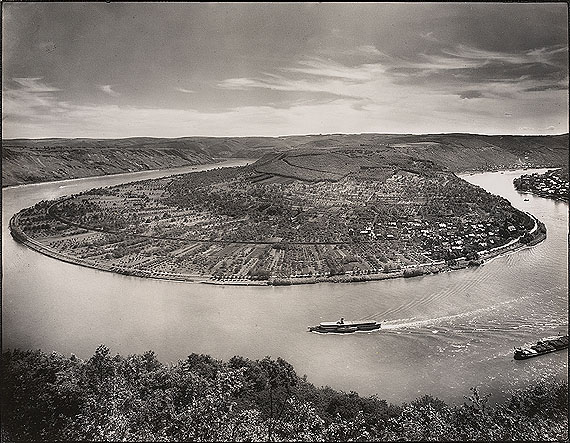 August Sander, Der Rhein bei Boppard/Osterspey, 1938. Gelatinesilberabzug frühe 1950er Jahre. 22,9 x 29,3 cm
Schätzpreis € 8.000