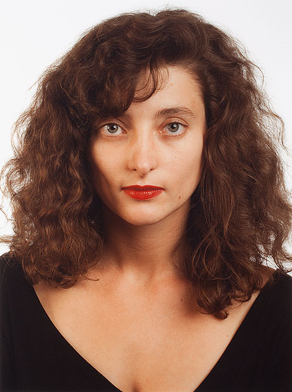 Thomas RuffOHNE TITEL (PORTRAITS S. KEWER) 1989. C-Print. Diasec. 158 x 119,5 cm (201 x 156 cm (Rahmeninnenmaß)). Rückseitig mit Bleistift signiert, datiert und nummeriert. Eines von 4 nummerierten Exemplaren