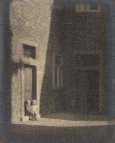 Jaromir FunkeUNTITLED. Early 1920sVintage. Gelatin silver print. 36,5 x 29,5 cm. Signed and inscribed by Miloslava Rupesov&aacute;-Funkov&aacute; in pencil on the reverse.