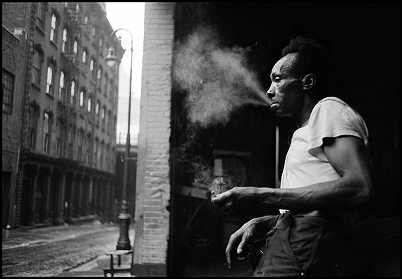 New York City. 1955. Under the Brooklyn Bridge © Erich Hartmann/Magnum Photos