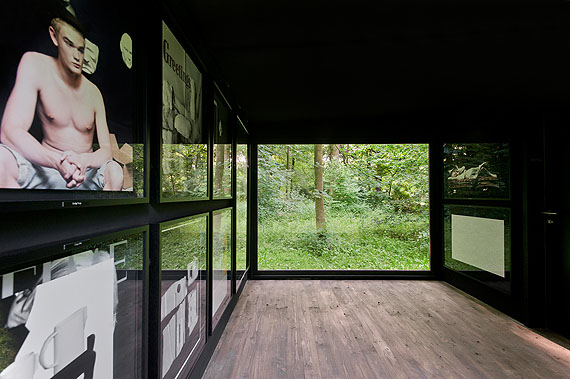 Rosemarie Trockel,Tea Party Pavillon, 2012, Wood, Metall, different materials. By courtesy of Spr&uuml;th Magers Berlin London. Commissioned and produced by dOCUMENTA (13) and Spr&uuml;th Magers Berlin London. Photo: Nils Klinger.