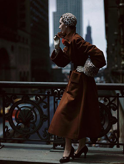 Norman Parkinson, Glamour, October 1949© Norman Parkinson Limited. Courtesy Norman Parkinson Archive