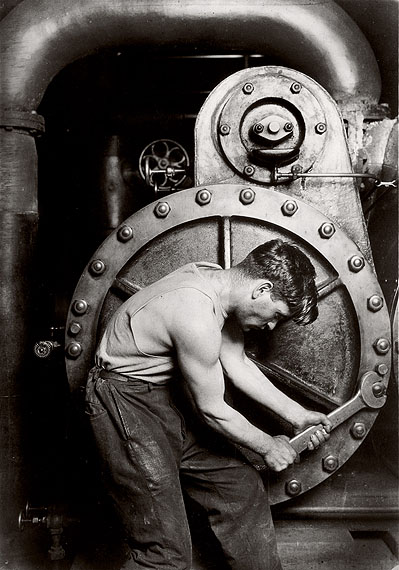 Lewis Hine, Mechanic at steam pump in electric power house, 1920, © George Eastman House