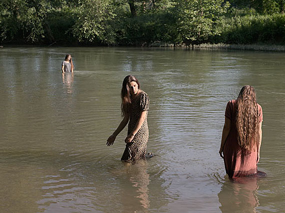 Jasmine, Hannah and Cecilia Swimming, Tennessee, 2008© Lucas Foglia