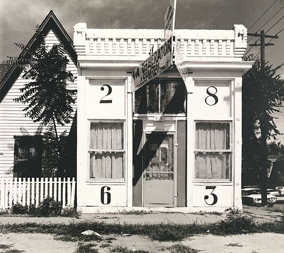 Walker Evans: Façade of House with Large Numbers, Denver, Colorado, August, 1967 © Walker Evans Archive, The Metropolitan Museum of Art