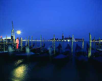 Manit Sriwanichpoom . Pink Man in Venice