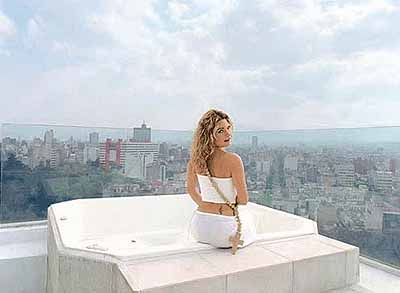 Daniela Rossell, México . S/T, de la serie Ricas y Famosas, 1999