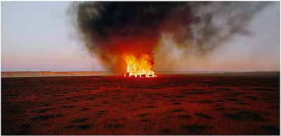 ROSEMARY LAING: One Dozen Unnatural Disasters in the Australian Landscape, Burning Ayer #6, 2003
C-print, mounted and framed, 110 x 224 cm, Ed. 8 (courtesy:Galerie Conrads, Düsseldorf)