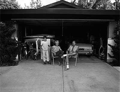 Bill Owens - Título: Mirando el tráfico/Watch the traffic go by - Exposición: Bill Owens, 2005 - Cortesía: aMAZE Lab - © Bill Owens