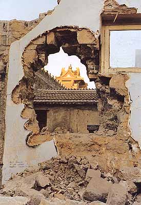 Zhang Dali
Demolition, Forbidden City, 1998125A,
photograph on linen, 150 x 100 cm