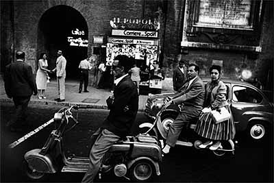 William Klein - Título: Feu Rouge, Via Fleminia, Roma / Feu Rouge, Via Fleminia, Rome - Exposición: William Klein, 2005