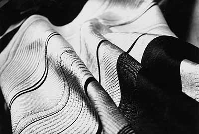 Hans Finsler Silk Cloth, 1927 Vintage glossy gelatin silver print. 8.7 x 6.7 in. Lot 78 / Estimate € 3.500,-
