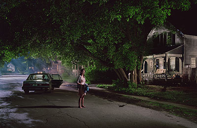 Untitled, aus der Serie Beneath the Roses, 2003-2005 Digitaler C-Print, 144,8 x 223,5 cm Courtesy Luhring Augustine, New York © Gregory Crewdson