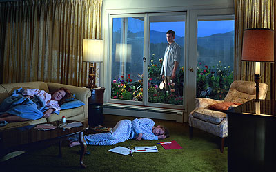 Untitled, aus der Serie Dream House, 2002 Digitaler C-Print, 73,7 x 111,8 cm Courtesy Luhring Augustine, New York © Gregory Crewdson