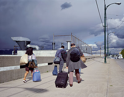 Jeff Wall (* 1946) Overpass (2001) Grossbilddia in Leuchtkasten AP, Ed. 2 + AP . 214 x 273,5 cm (Bild)