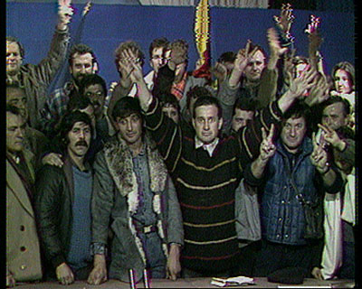Index: Harun Farocki, still from Videogramme einer Revolution, 1992