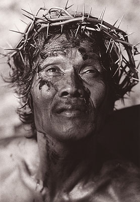 © Desiree Dolron, Holy Friday, Ceremony LENTEN, Philippines, Exaltation,
1991-1999.