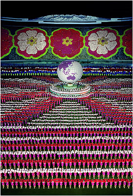 Andreas Gursky  Pyongyang 1, 2007 307 x 215,5 cm C-Print © Andreas Gursky / VG Bild-Kunst, Bonn 2007Courtesy Monika Sprüth / Philomene Magers