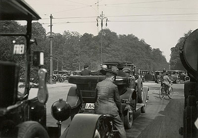 Berlinische GalerieSasha Stone Tiergarten. Großer Stern, 1927/1928 © Serge Stone
