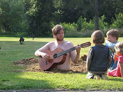 Ragnar Kjartansson. Satan is real. Performance. Courtesy: White Space Gallery and the artist