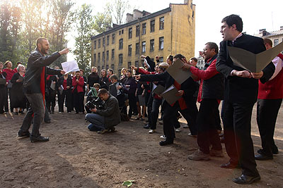 Oliver Kochta-Kalleinen & Tellervo KalleinenComplaints Choir of St. Petersburg, 2006Photo: Yuriy Rumiantsev