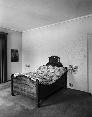 Johanna Diehl . Aus der Serie 'Gefrorene Räume', 2006, Bromsilbergelatine, 115 x 90 cm