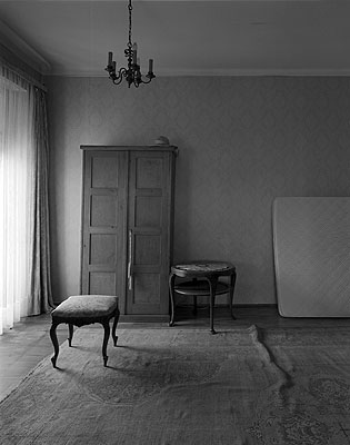 Johanna Diehl . Aus der Serie 'Gefrorene Räume', 2006, Bromsilbergelatine, 115 x 90 cm