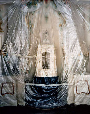 STATUS #06, 2005, C-Print / Diasec, 160 x 128,4 cm © Erik Niedling / VG Bild Kunst, Bonn