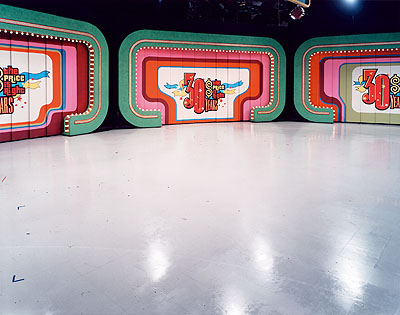 Caroline Hake, UNIGLORY, TV-Set, 70 X 95 cm, c-print, 2002