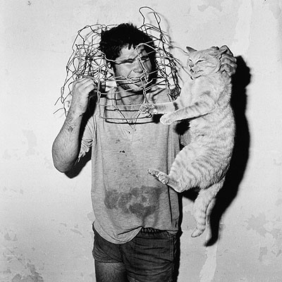 Roger Ballen. Cat catcher, 1998 © Roger Ballen. Courtesy Galerie Johnen & Schöttle, Köln.