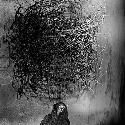 Roger Ballen. Twirling wires, 2001 © Roger Ballen. Courtesy Galerie Johnen & Schöttle, Köln