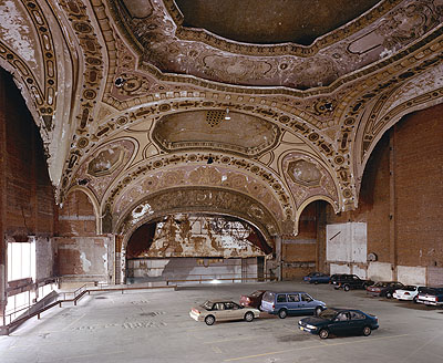 Stan Douglas, Detroit Photos, Michigan Theater, 1997/98Foto / Photo, 45.7 x 55.9 cm© Stan Douglas