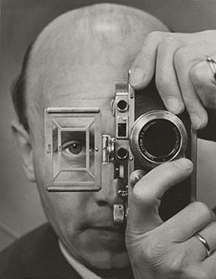 Selbstportrait mit Leica, ca. 1950Courtesy Galerie Kicken, Berlin und Phyllis Umbehr, Unterwössen