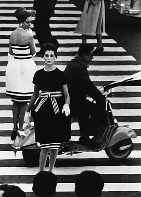 William Klein, Nina + Simone, Piazza di Spagna, Rome (Vogue)1960, 40 x 30 inches (Courtesy Howard Greenberg Gallery, New York)