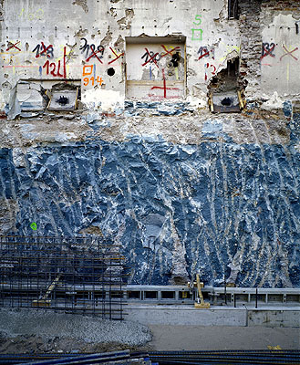 Ulrich HenselDüsseldorf, Graf-Adolf-Platz, II, 2003C-Print, DiasecFramed/gerahmt: 223 x 186,5 cmEdition 1/6