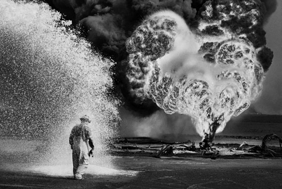 Kuwait: A Desert of Fire Kuwait: A Desert of Fire