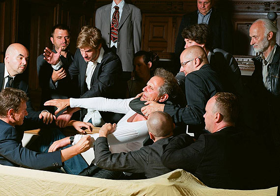 G.R.A.M.: Hohes Haus (Kiew). C-Print, Alu Dibond, 183 x 263, 2010/11, Foto: Gert Heide