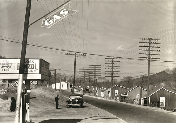 Walker Evans: Roadside Gas Station with Miner's Houses across Street, Lewisburg, Alabama, December 17, 1935&copy; Walker Evans Archive, The Metropolitan Museum of Art New York