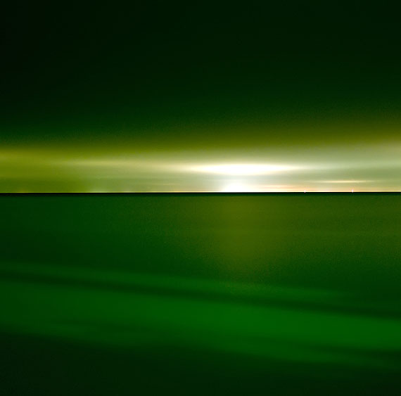 Lucinda Devlin: Lake Huron, 10-18-11, 10-45 pm, 2011aus der Serie: Lake Pictures