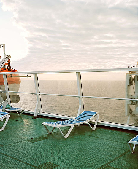 Eva Leitolf, &Uuml;berfahrt, Melilla-Almeria, Mittelmeer 2009aus: Postcards from Europe, offenes Archiv aus Fotografien und Texten, seit 2006courtesy Eva Leitolf, &copy; VG Bild-Kunst, Bonn 2013