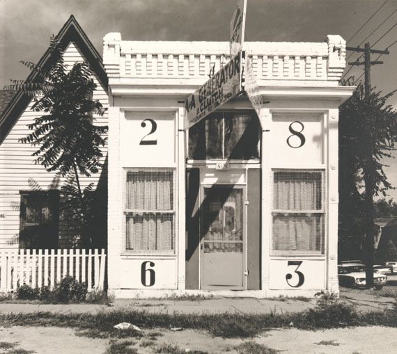 Walker Evans: [Fa&ccedil;ade of House with Large Numbers, Denver, Colorado, August], 1967&copy; Walker Evans Archive, The Metropolitan Museum of Art