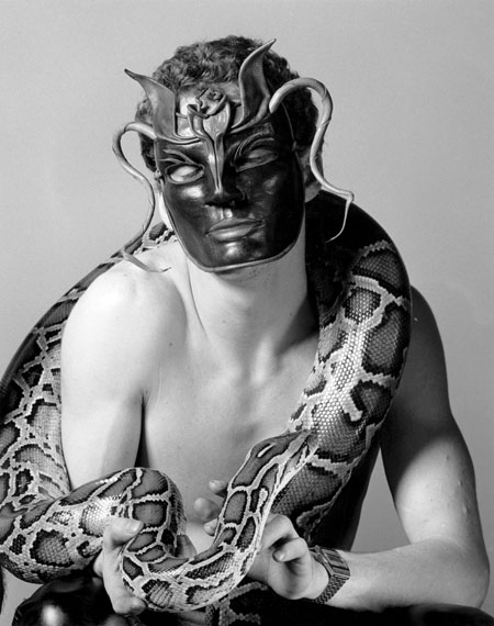 Robert Mapplethorpe&bdquo;Snakeman&ldquo;, 1981 Silber Gelatine Abzug50,8 x 40,6 cm&copy; 2010 Robert Mapplethorpe Foundation, Used by Permission