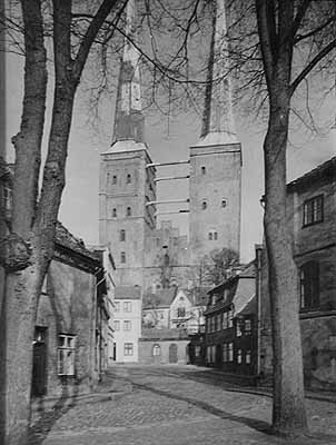 Albert Renger-PatzschLubeck, A Look at the Cathedral