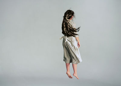 rosemary laing weather #5, 2006 c-print, 124 x 168.5 cm, ed. 8 © galerie conrads, duesseldorf-berlin