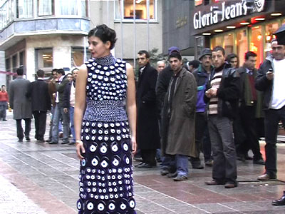 Nezaket Ekici Living Sculpture