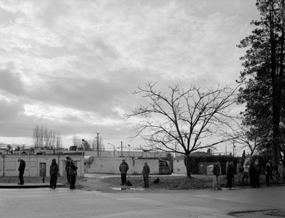 Jeff WallMen Waiting, 2006Silver gelatin print299,7 x 365,8 cm© Jeff Wall