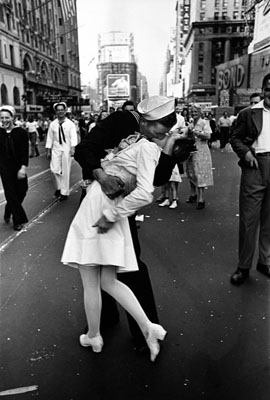 © Time Inc. VJ Day, Times Square, NY, August 14th 1945 Alfred Eisenstaedt