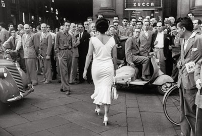 Mario De BiasiGli italiani si voltano, Milan 1954(Italians turn their heads)Gelatin-silver print, 30,7 x 40,5 cm© Mario De Biasi