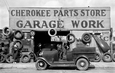 Walker Evans - Garage in Southern City Outskirts, 1936