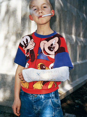 Sergey BratkovMickey Mouse, aus der Serie «Juvenile Detention», 2001 (Jugendhaft)Lambda Print, 120 x 90 cmCourtesy Regina Gallery, Moskau© Sergey Bratkov